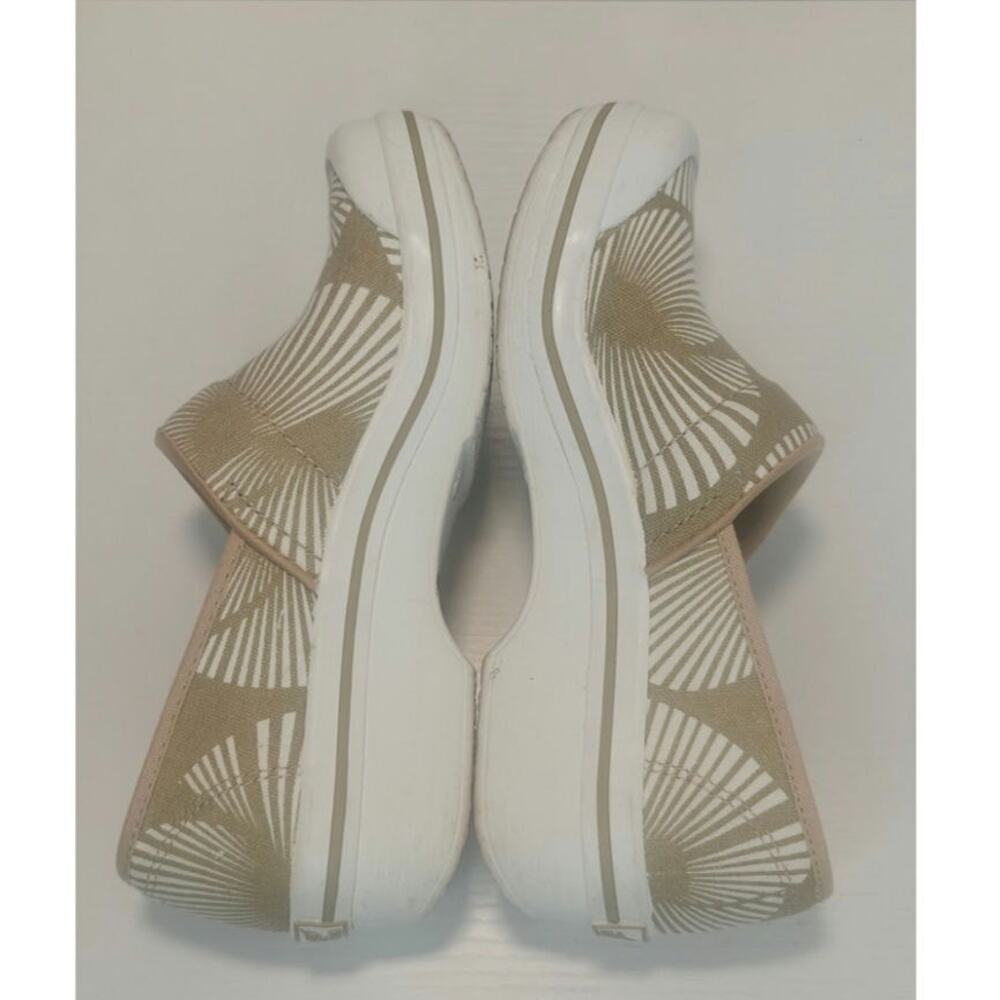 Tan Vegan Dansko Clog sz 38 - Picture 5 of 8